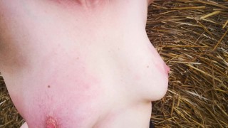 200 Schläge auf den blanken Busen auf freiem Feld