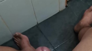 Pinoy nagjakol sa cr cumshot