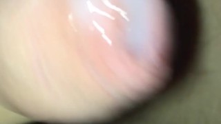 Puceau avec une petite bite éjacule