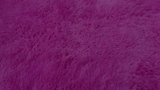 Sissy travesti transmitiendo en chaturbate enjaulada con anal plug pajeando strapon (Día 7)