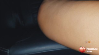 Rubia se toca en el taxi y termina con el coño lleno de semen - Taxi Fuck