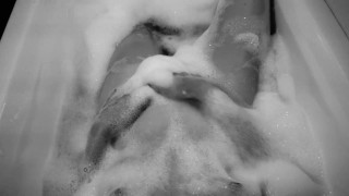 Étudiante dans son bain ! 2022