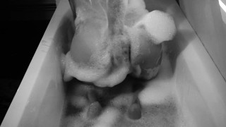 Étudiante dans son bain ! 2022