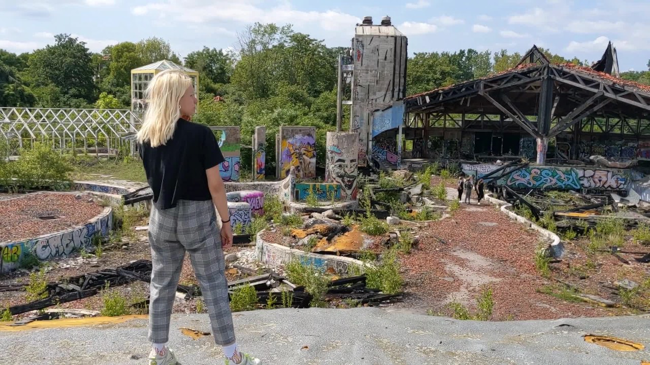 Putain Public Risqué Explorer Un Parc Aquatique Abandonné Vidéos Porno Gratuites Youporn 