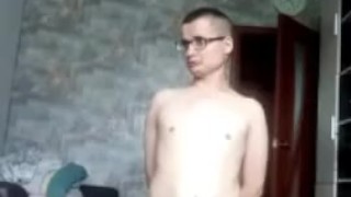 Извиняюсь на коленях перед семьей и знакомыми за свою ущербность
