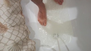 Peeing in a shower on my feet