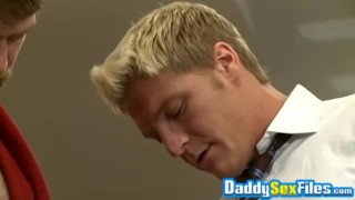 Muscle stallion Colby Keller bangs hard naughty gay dude