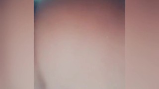 Pendeja caliente mojandose