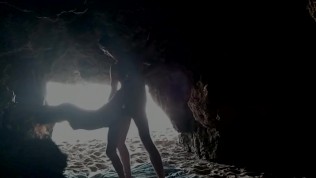 En La Playa, Escondidos Dentro De La Cueva 