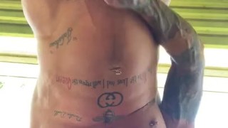 Jack off under the bridge 