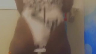 Lemme clap this ass on that dick daddy (tease)