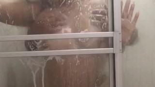 Sexo caliente en la ducha