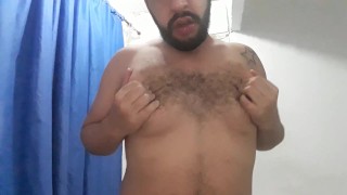 Mostrando meus peitos cheio de tesão 