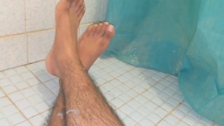 Masturbandome antes de la ducha 