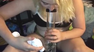 Little thing you should know about me I’m a stoner 