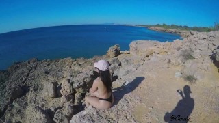 FIT GIRL HAS PASSIONATE SEX ON A PUBLIC BEACH HIDING AMONG THE ROCKS