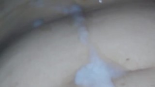 Eyacule viendo porno