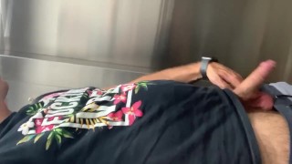Elevator bate 