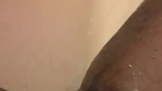 Ebony girl likes to squirt 
