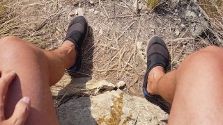 Pisciata sulla scogliera vista mare 