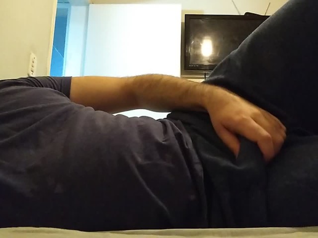 Huge Hard Dick Masterbating - Wet Big Dick Masturbating in Bed - Free Porn Videos - YouPorngay