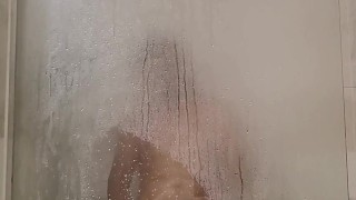 Dude jerk off in the shower