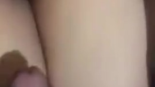 Трахаю горячую сучку во влажную киску пока она не кончит