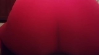 Estaba caliente y me frotó en el baño, para que mi mamá no se de cuenta 