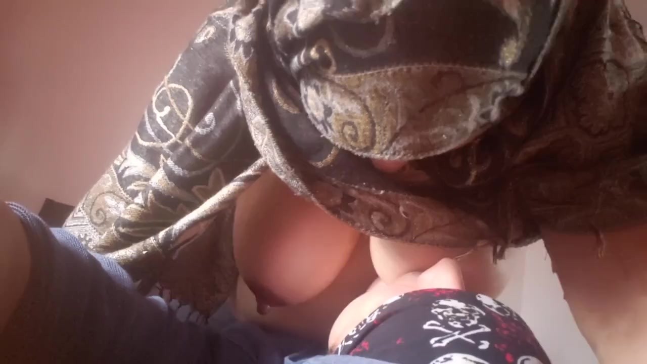 Pakistani boobs sucked
