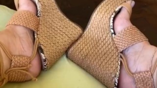 MILF Masturbation and a long wet Orgasm