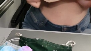 Teen aus Österreich zeigt im Zug ihre Riesentitten (öffentlich) - DildoLove19