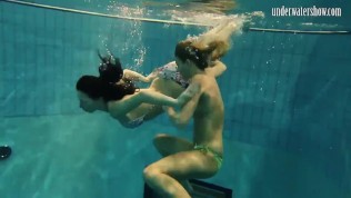 Hot Erotic Swimming Pool Poses 
