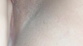 Masturbation chatte serrée crémeuse avec éjac interne - Genny White