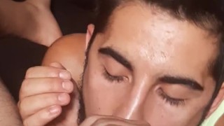 se traga hasta los huevos el putito / my slave swallowing all (gagging)