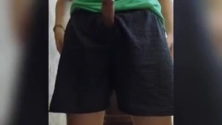 Masturbándome en el baño de mi primo 2