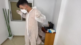 científicos tienes sexo rudo en el laboratorio