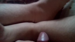 Артем сосет сам себе дрочит ногами лижет ноги сам себе self suck autofellatio self footjob