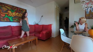 A mi hermanastra y su novio mientras follan a mi lado - Cherry Lips 4k