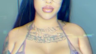 Missdaisyp titty flexing 