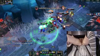 I'M BACK! Gamer Girl playing naked in bed League of Legends #20 Luna