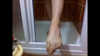 Master Sweetblueyes Feet Fetish Play in the Shower