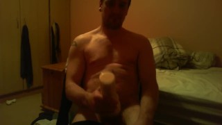 私が射精するまでフェルシュの光をファックしているポルノを見て椅子に座っている Watashi ga shasei suru made ferushu no hikari o fakku shite i