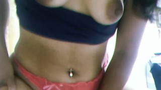 New babe masturbates with pillow