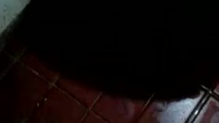 Joven tocándose en hotel con milf