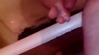 Сосу сам себе и дрочу ногами в ванной selfsuck autofellatio