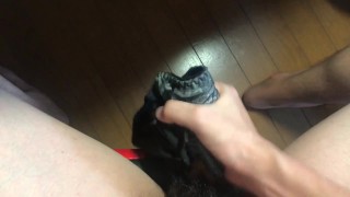妻のパンツでシコシコオナニーで射精しちゃう！ - Japanese Masturbation Cumshot Amateur Jakes off