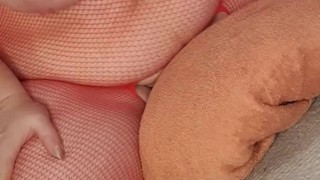 Bbw milf pillow humping till she squirts 