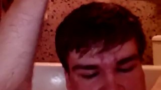 Артем сосет сам себе дрочит ногами лижет ноги self suck autofellatio self footjob 