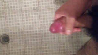 Me masturbo en la ducha