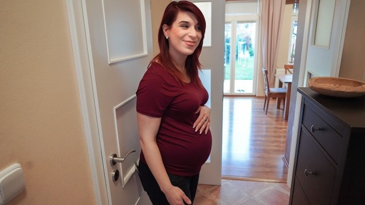 DÍVIDAS4K. Mulher grávida faz sexo para conseguir dinheiro para as coisas